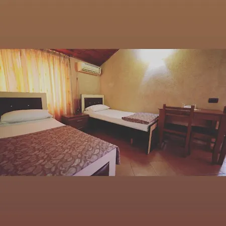 Alen Bar Тирана