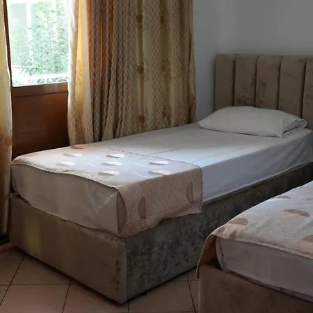 Alen Bar 3* Тирана