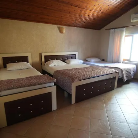 ホテル Alen Bar ティラナ