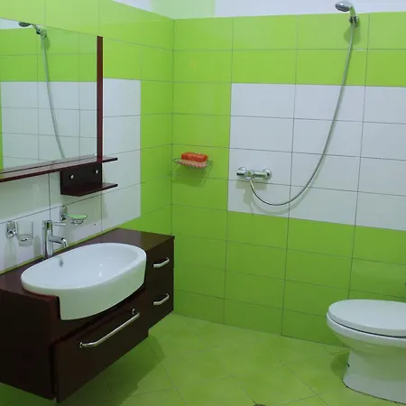 Alen Bar ホテル ティラナ